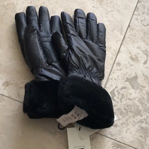 BRAND NEW UGG GLOVES